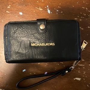 Black micheal kors wallet